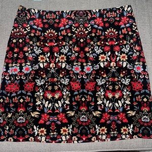 Loft Women’s Mini Skirt in red and black pattern, new with tags, size 10